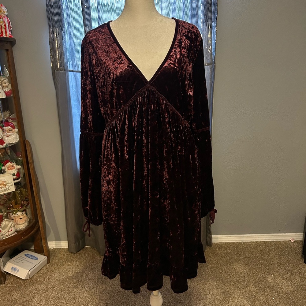 Chelsea & Violet Velvet Long Sleeve V-Neck Dress in Plum